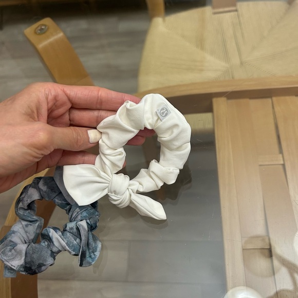 Lululemon Bow Scrunchie Set - Picture 5 of 5